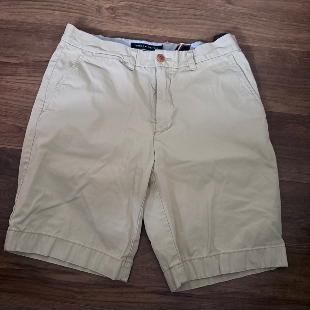 Tommy Hilfiger Men's Khaki Classic Chino Shorts